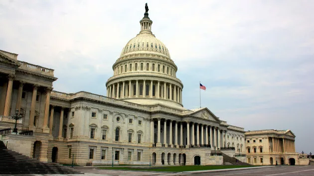 gettyrf_52522_uscapbldg311491