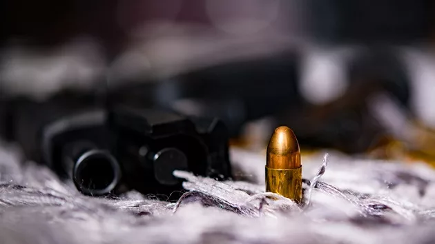 gettyimages_gun_070623757576