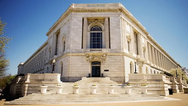 gettyimages_russellsenatebuilding_080223479366
