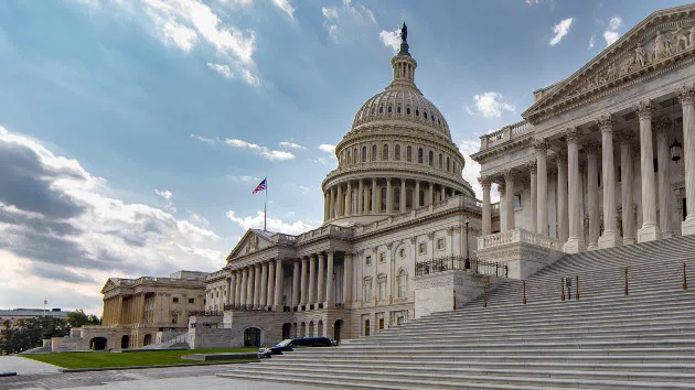 gettyrf_92222_uscapitolsideview777010