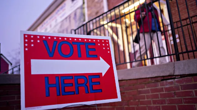 getty_100223_votingsignva845052