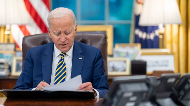 wh_11123_bidenovaloffice99378