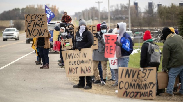 biden-minnesota-protest-gty-jef-231102_1698927951595_hpembed_3x2707735