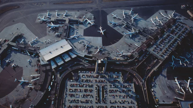 gettyrf_110323_loganairport49073
