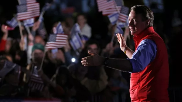 glenn-youngkin-110_hpmain_20231106-230401877696