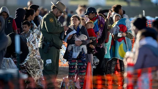 gettyimages_migrants_121923680335