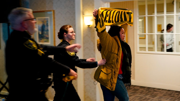 trump-protestor_1705993864179_hpembed_8x5920807