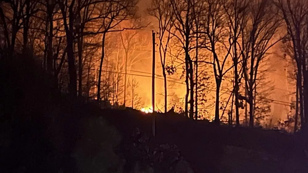 brock-mountain-blaze-kevin-jeffery-1000x563698084-1