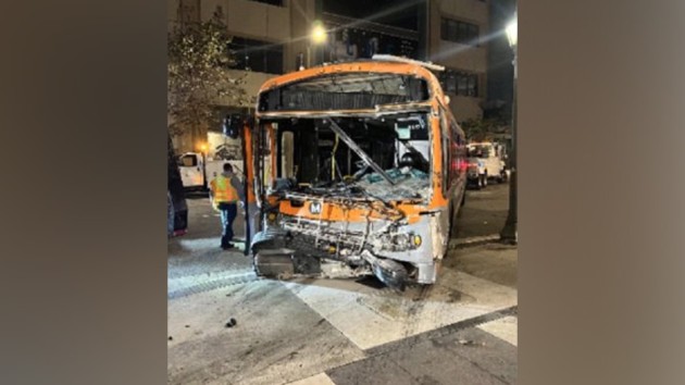 la-bus-hijack-main-ht-jt-240321_1711055634589_hpmain_12x5486178