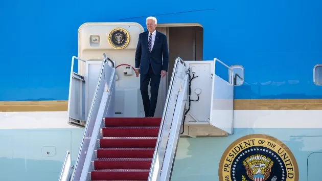 wh_32024_bidenboardingaf1544168