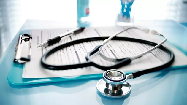 gettyrf_42523_medchartstethoscope700618