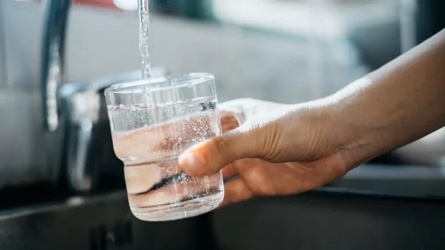 gettyrf_41024_glassofwater30501