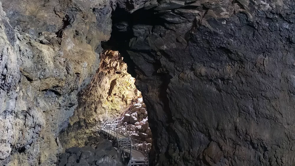 lava_cave482667
