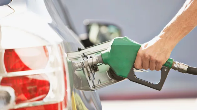 getty_3922_gaspump28345837574