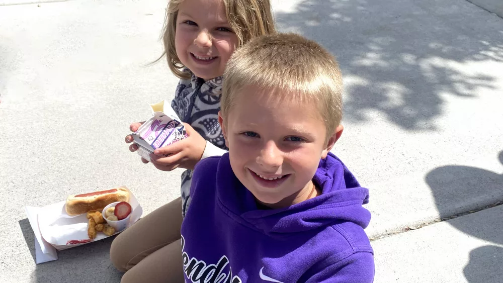two-students-at-summer-meals596520