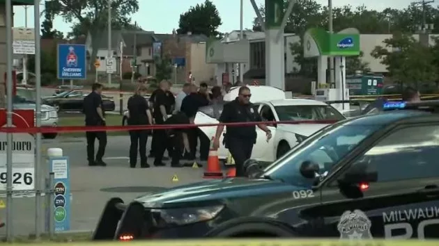 abc_062624_2cmilwaukeepoliceatgasstationincident18674