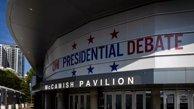 getty_62724_cnndebatesign477770