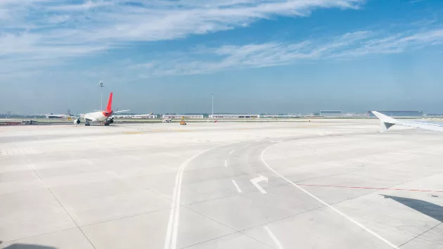 gettyrf_9722_airporttarmac2028629880526