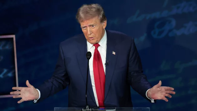 getty_91124_donaldtrumpdebatepodium652301