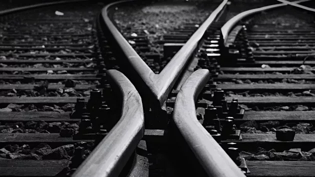 gettyrf_83022_traintracksbw8012