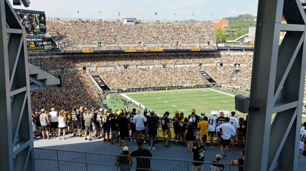 gettyimages_acrisurefield_092524258298