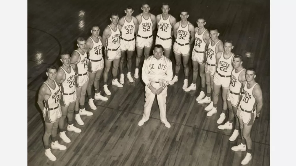 arkansas-college-basketball-1960-61-team-and-winningham-lyon-college-athletics-1000x56349295-1