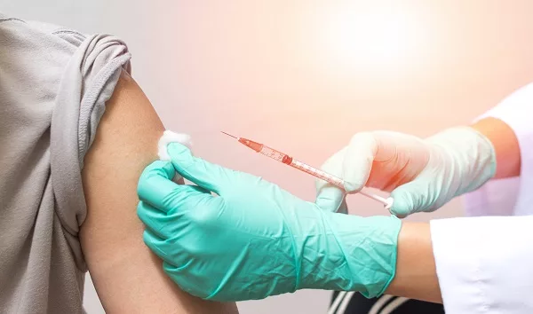 istock_112019_flu_shot_pornpak20khunatorn187546
