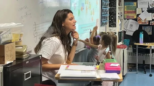 112424_abcnews_teacher941674