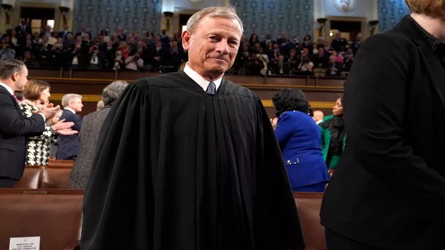 getty_123124_chiefjusticejohnroberts370395