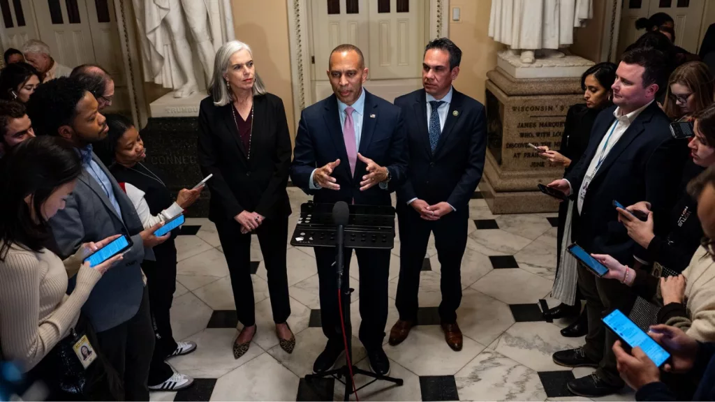 getty_hakeemjeffries_121924824752