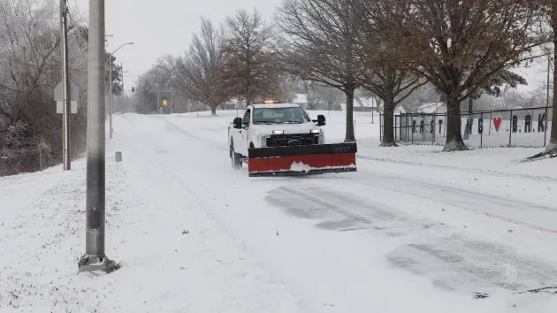 getty_snowplow_010625499427