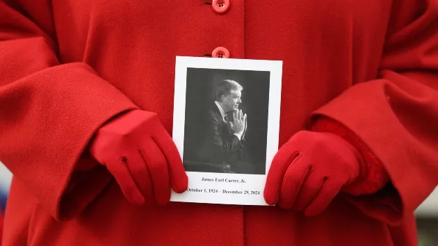 getty_holdingcarterphoto_010725716770