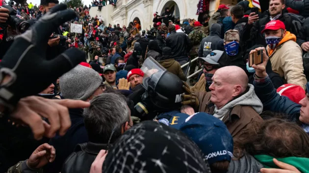 news_jan6attack_12325650243