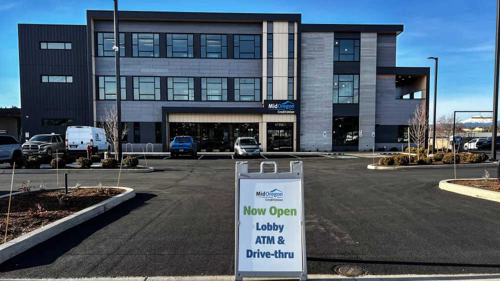 oldmillbldgwnowopensign464064