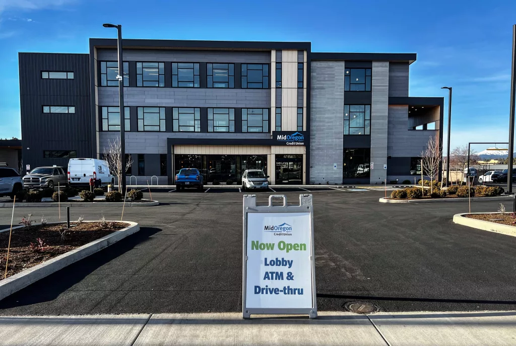 oldmillbldgwnowopensign464064