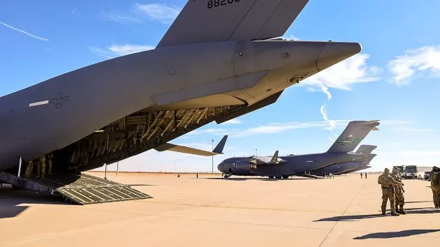 n_migrants-el-paso-4-ht-gmh-250205_1738703920322_hpmain570534