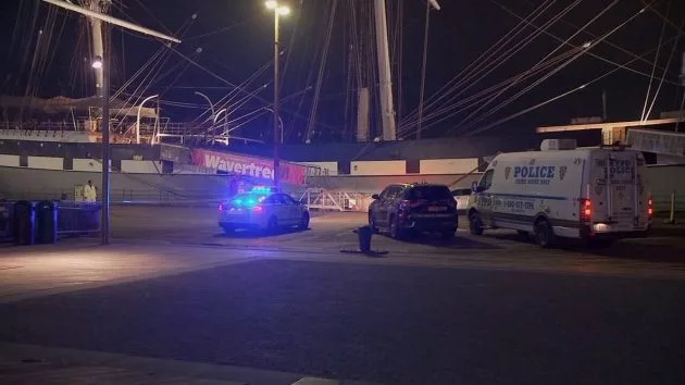 m_bodyinsuitcase_021325874142