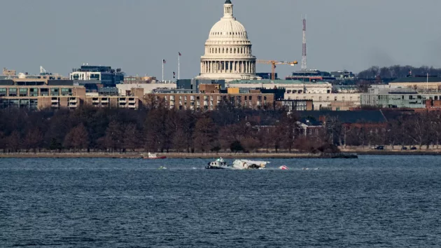 news_dcplanecrash_21424379204