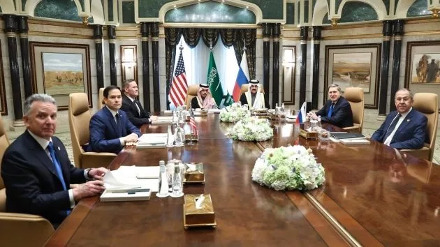 getty_russiausmeeting_021825327416
