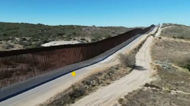 021925_abcnews_borderwall99652