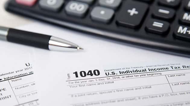getty_3717_taxescalc351755