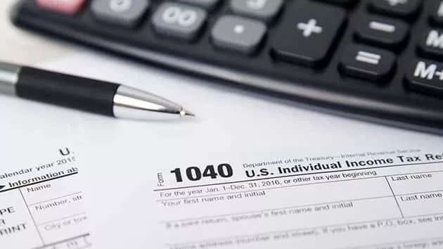 getty_3717_taxescalc351755