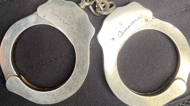 news_quinterohandcuffs_22825495783