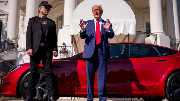 news_trumpmusk_32125989646