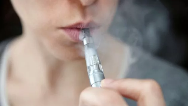 getty_teen-vaping-gty-mem-180503_hpmain-2939706