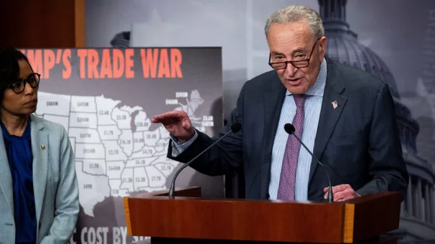 news_chuckschumer_040225475642