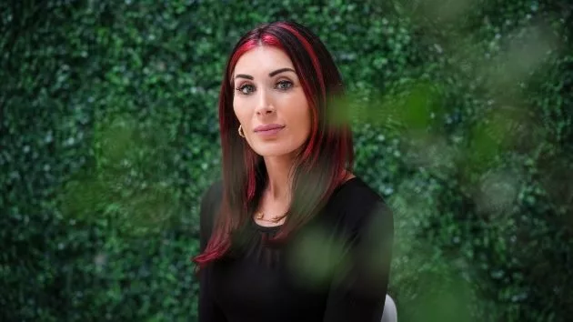 getty_lauraloomer_040325701591