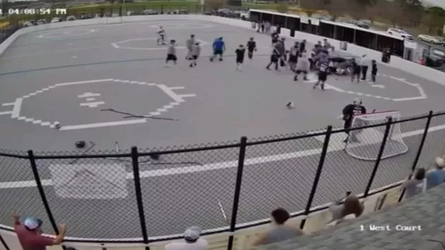 n_hockey-brawl-ht-jt-250403_1743697899736_hpmain_16x9455946