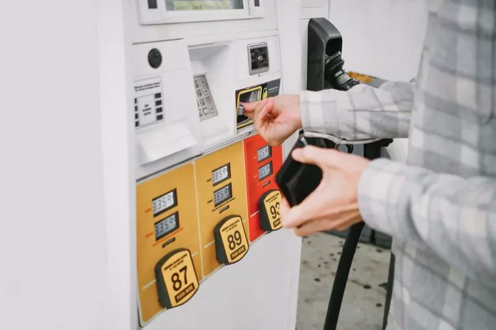 gettyimages_gasprices_120522765196