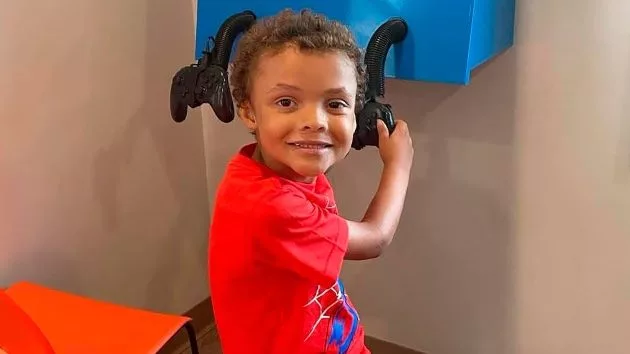 n_gabrielandrews_040825662331